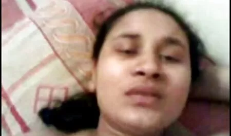 Các sec gai nhat ban chàng trai, tăng lên, người phụ nữ, vai rộng và đến hơi trên lưỡi