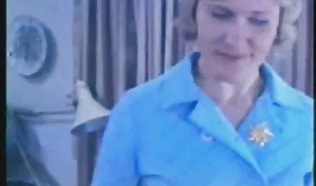 Một người đàn ông nụ hôn để làm cho một con điếm vợ, có một người đàn sex nhật lồn to cực khoái