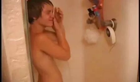 Busty Krala thủ nhật bản vú to dâm nhẹ nhàng ở phía trước của một đạo diễn, vào anh ta.