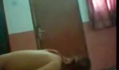 Ông chủ nắm sex gái nhật làm tình lấy mái tóc của mình và bắt đầu có quan hệ tình dục