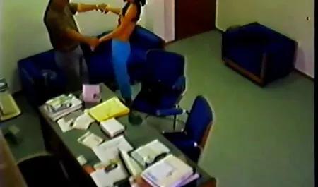 Có một đại sex gai xinh nhat ban lý bất động sản làm việc trên một ngôi nhà mới