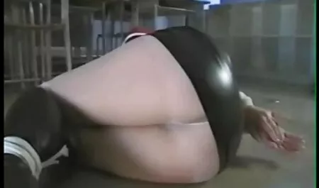 Liếm sex gai xinh nhat dày bỏ lỡ đằng sau mông